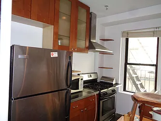 Rented by Zikos Realty Services