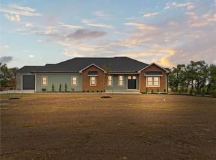 17891 158th St, Basehor, KS 66007