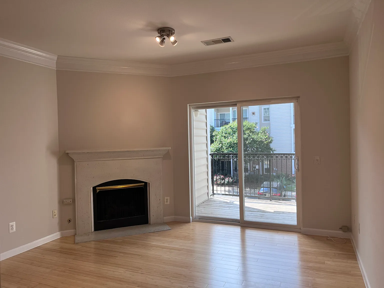 2 bed, 998 sqft, $2,800 — Photo 1