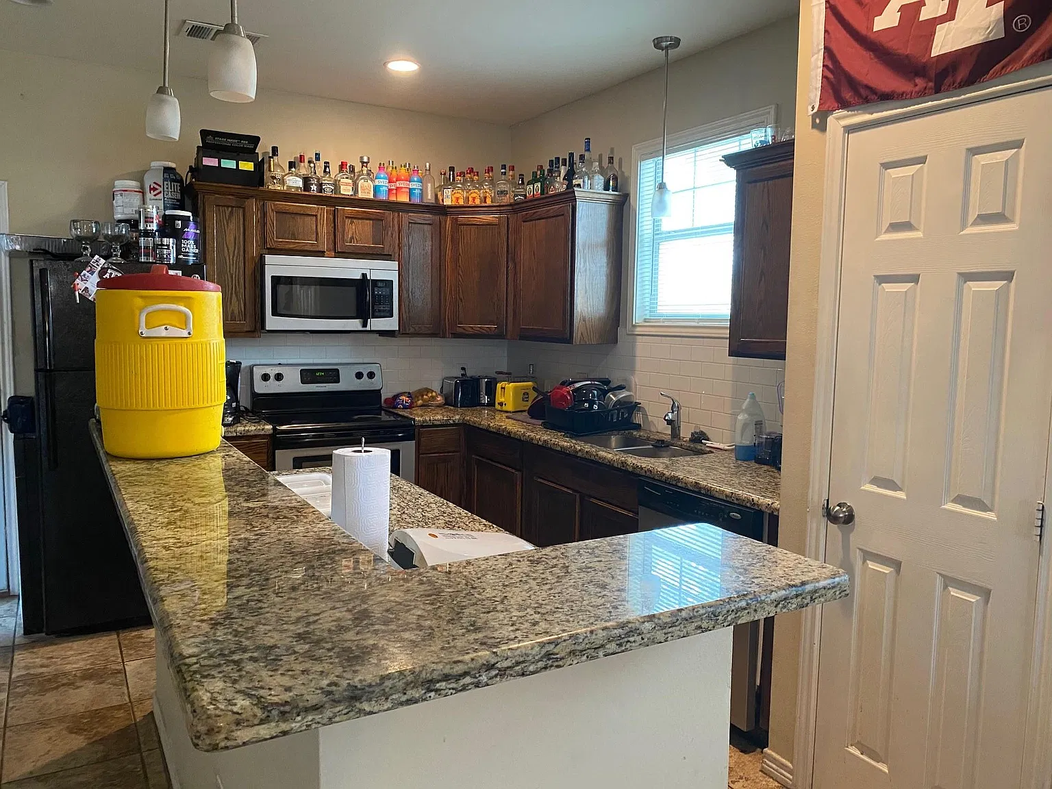 5 bed, 2067 sqft, $3,700 — Photo 3
