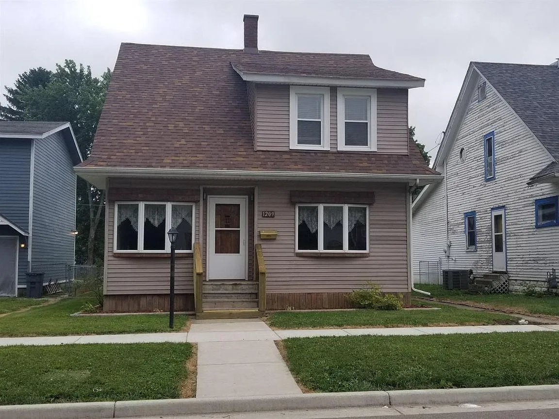 1209 Ridge St photo 1