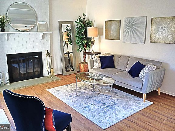 4th image of 9733 Shadow Oak Dr