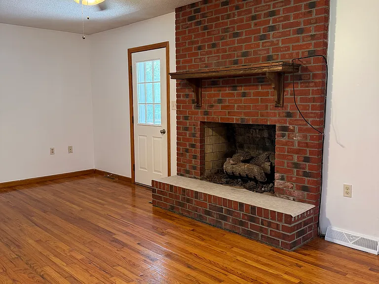 135 Faith Ln — Photo 2