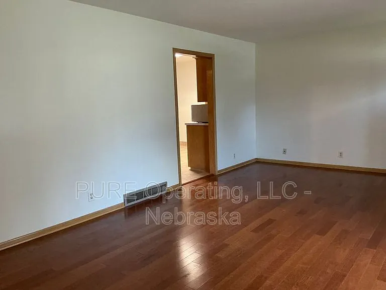 7602 Parker St — Photo 3