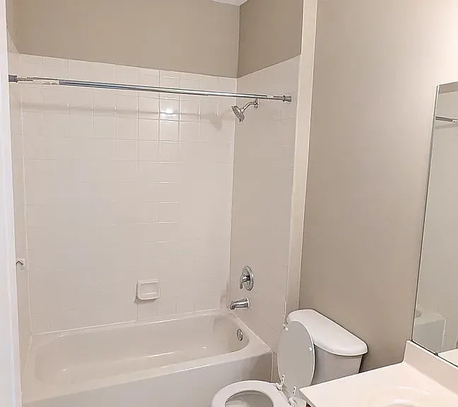 221 Lucy Ct — Photo 2