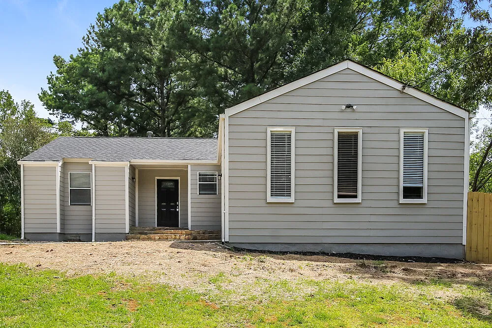 3 bed, 2.0 bath, 1328 sqft, $2,810 — Photo 1