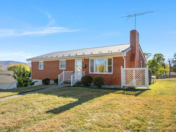 945 N 5th St, Wytheville, VA 24382