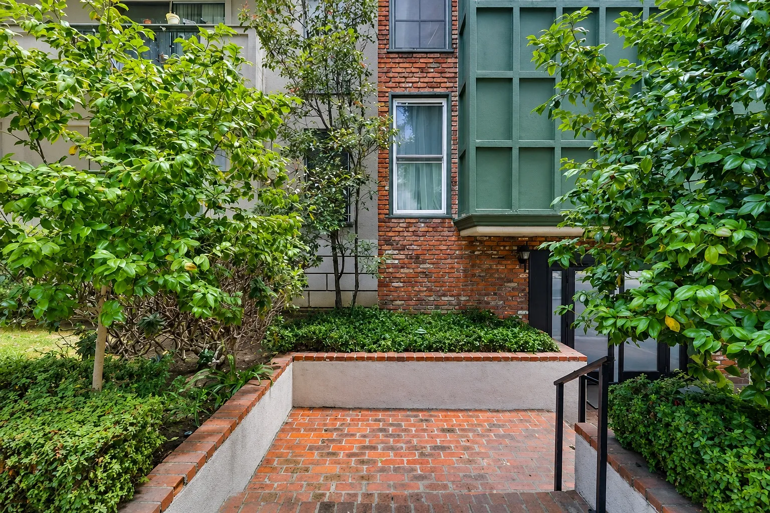 2 bed, 1013 sqft, $3,395 — Photo 2