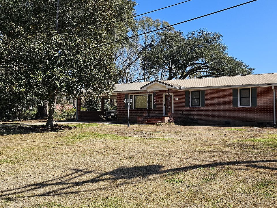 Quiet mid-century brick home on dead-end street