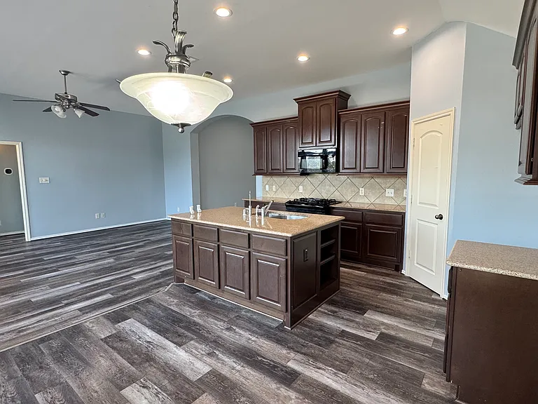 10902 Brighton Gardens Dr — Photo 3