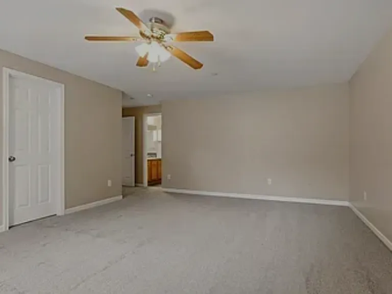 620 SW Trout Ct — Photo 11