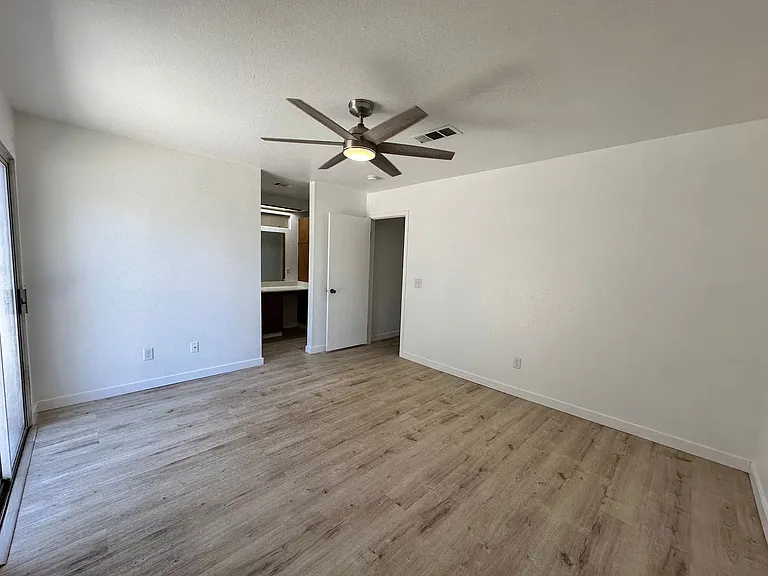 2324 W Delta Ave — Photo 15