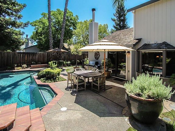4th image of 1005 Mayflower Ct