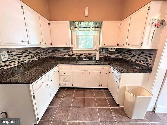 5th image of 276 Paradise Rd
