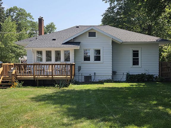 5th image of 111 Cedar St