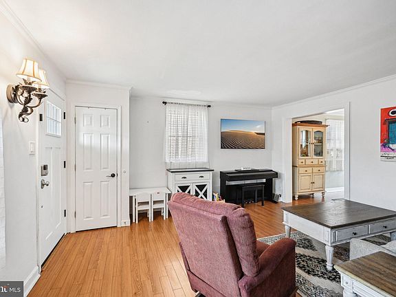 5th image of 271 Childs Ave