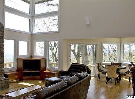 Open, bright floor plan