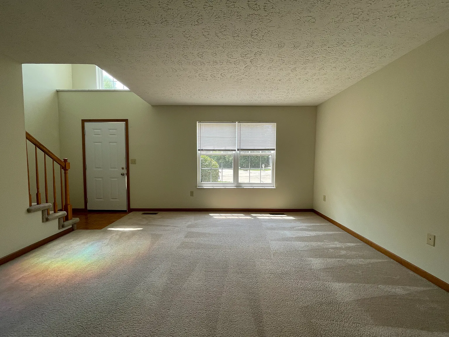 816 Woodsedge Dr — Photo 3