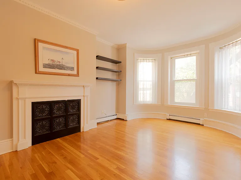 256 W Newton St #3 — Photo 1