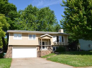 1116 39th St, West Des Moines, IA 50266