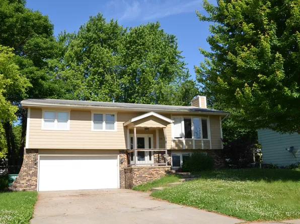 1116 39th St, West Des Moines, IA 50266
