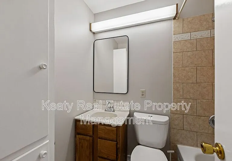 137 Amber St — Photo 18