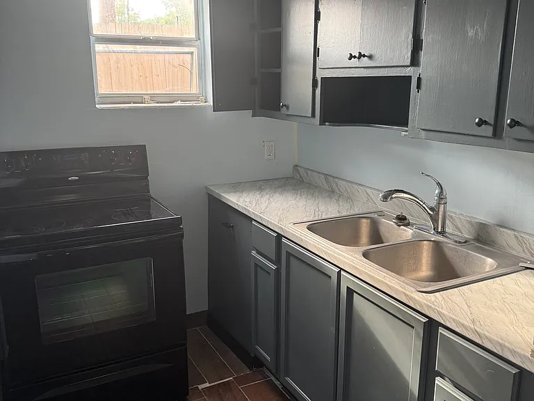 4565 Lexington Ave — Photo 19