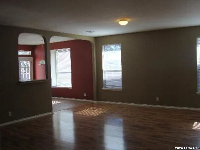 3 bed, 2.0 bath, 1579 sqft, $2,000 — Photo 2