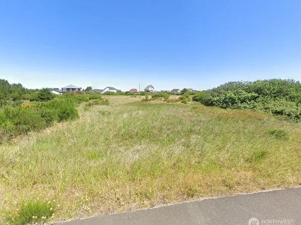 438 S Portal Loop SW, Ocean Shores, WA 98569
