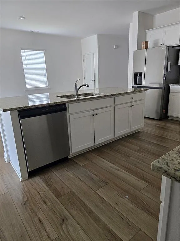 6 bed, 3.0 bath, 2520 sqft, $2,600 — Photo 3