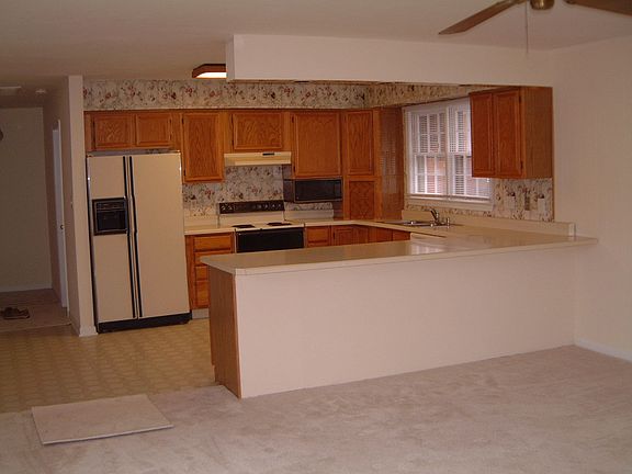 4th image of 905 Earl Of Essex Ct
