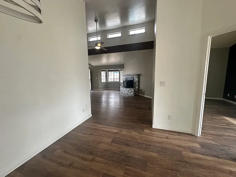 617 Renee Ct — Photo 5