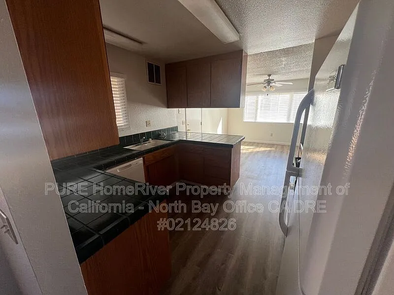 3 bed, 2.0 bath, 1384 sqft, $2,475 — Photo 3