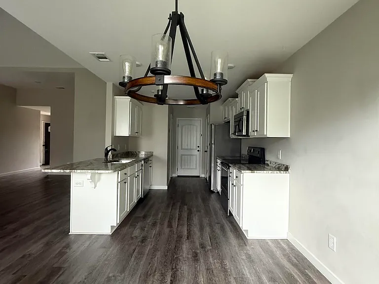 100 Weston Cv — Photo 17