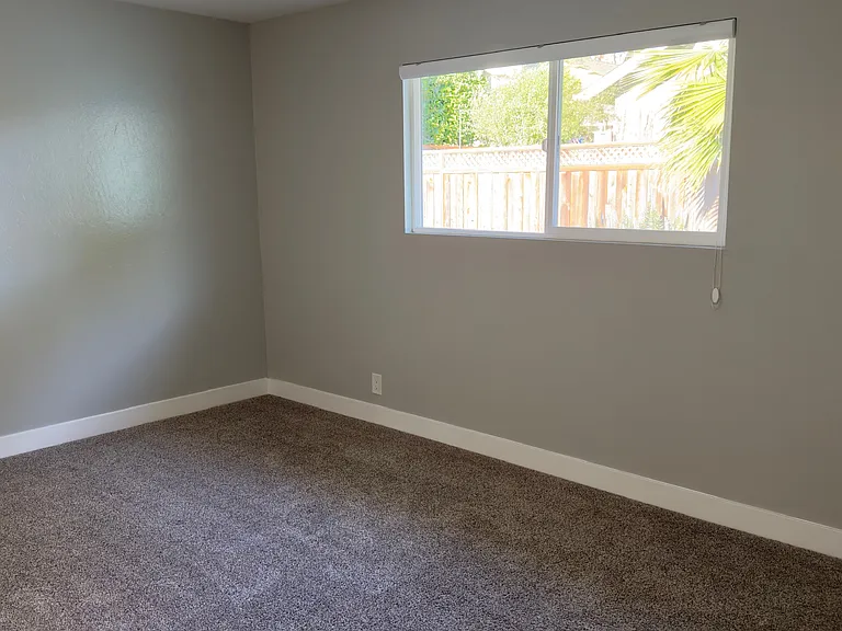 3293 Roland Dr — Photo 13