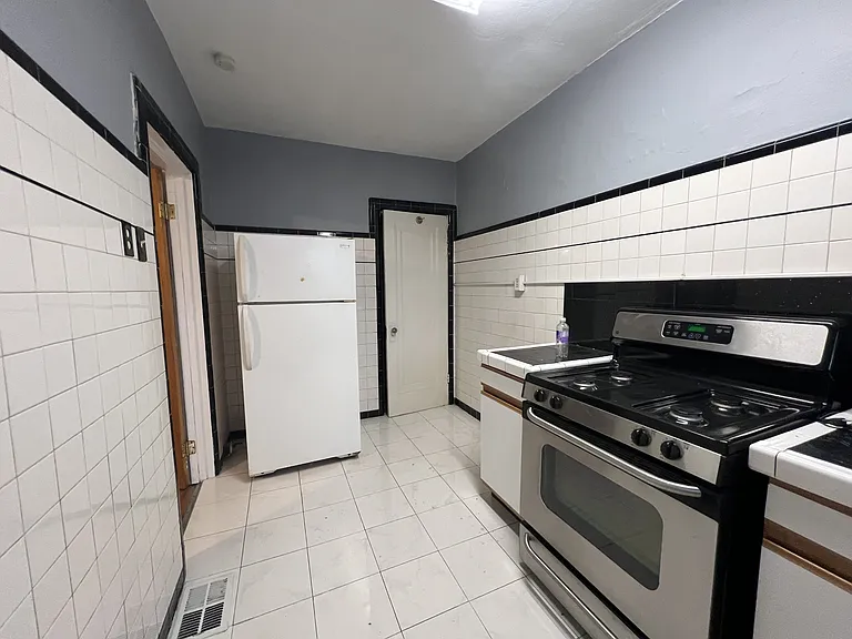 6261 Clemens Ave — Photo 5