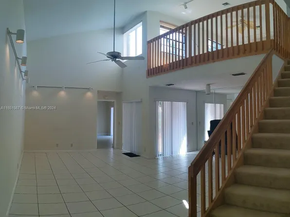 18032 NW 63rd Ct, Hialeah, FL 33015