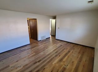 1910 16th St APT 1, Silvis, IL 61282