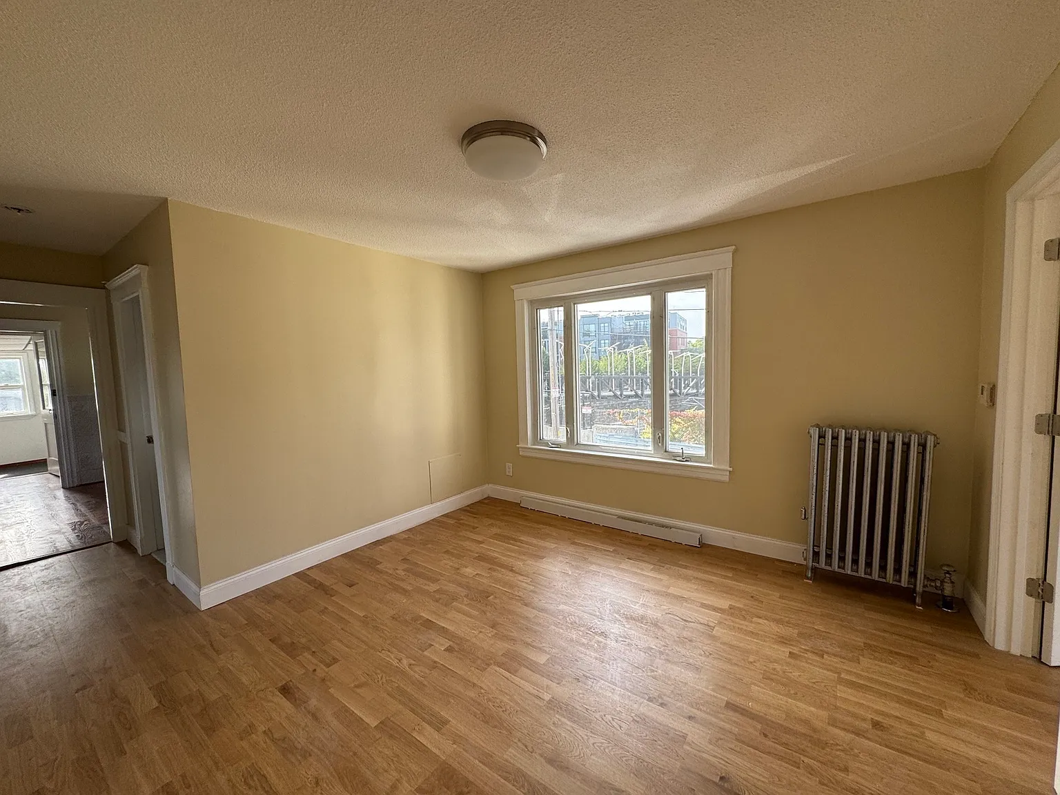 3 bed, 1.0 bath, 1000 sqft, $3,100 — Photo 4