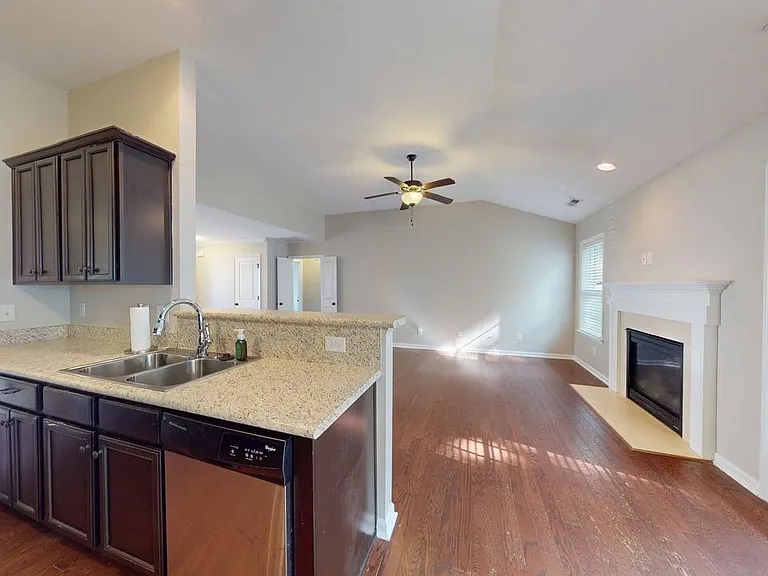 3221 Austin Ave — Photo 11