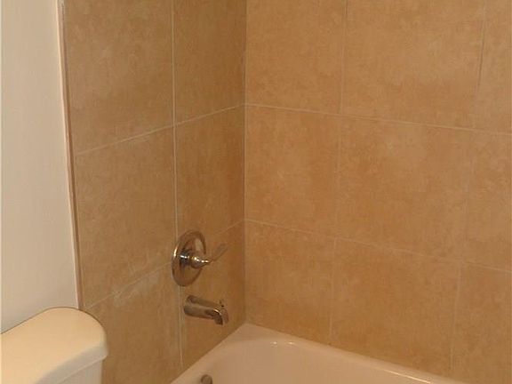 3rd image of 10020 Twin Lakes Dr