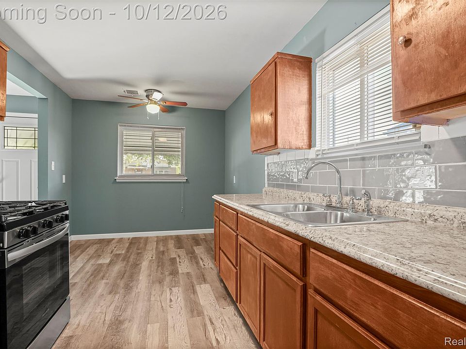 18102 Sunset St, photo 9