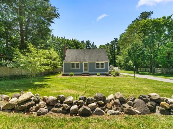 173 Holmes St, Halifax, MA 02338