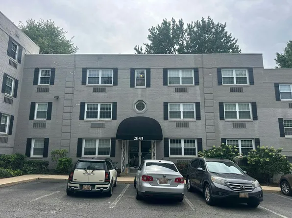 2053 N Woodstock St APT 302, Arlington, VA 22207
