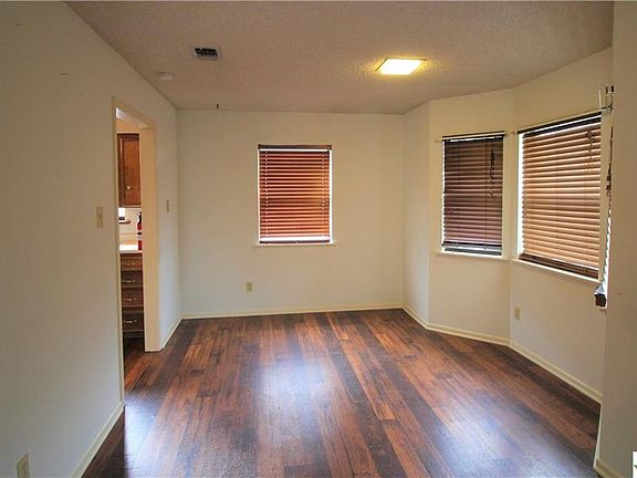 4th image of 19 Moss Rock Dr #B