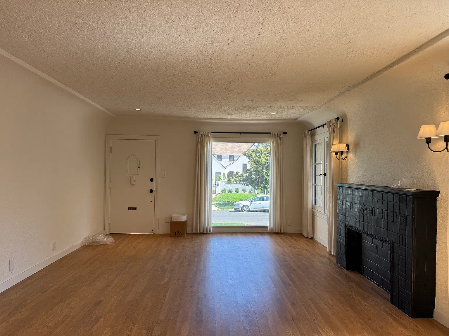 3 bed, 1600 sqft, $5,250 — Photo 2