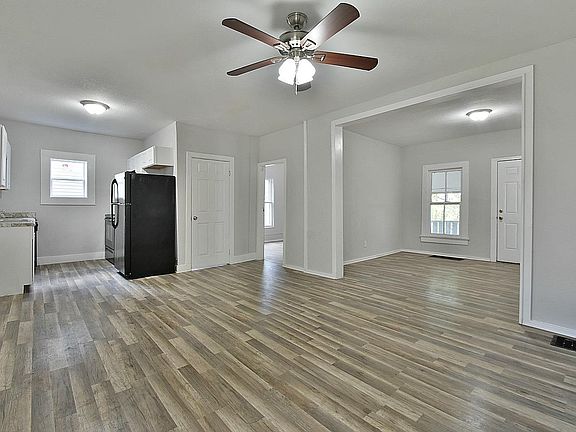 3rd image of 1621 Forest Ave