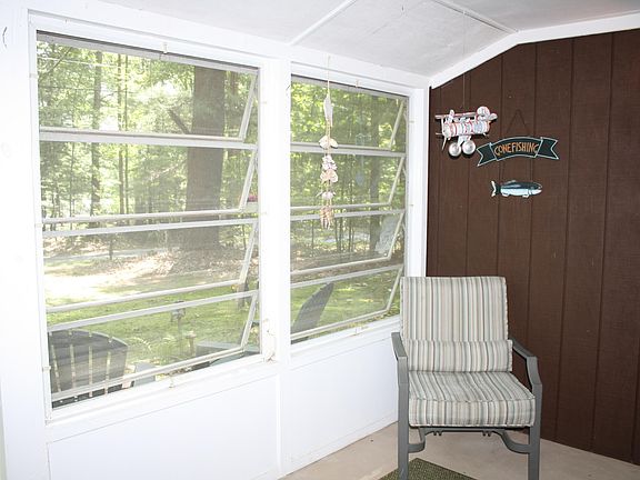 3rd image of 112 Woodlyn Dr