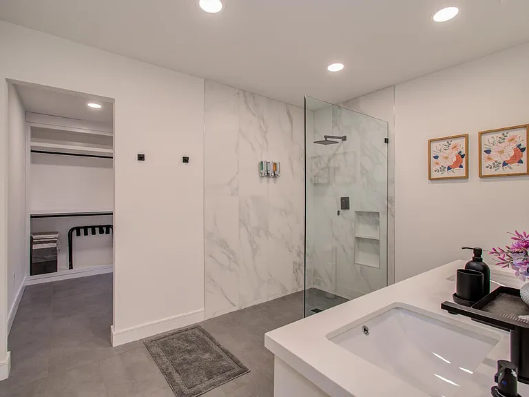 9219 Kempwood Dr — Photo 7