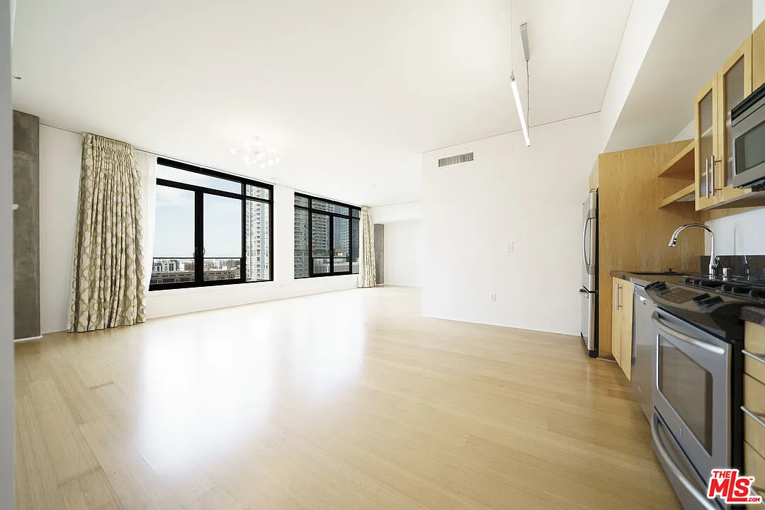 1 bed, 1.0 bath, 800 sqft, $2,550 — Photo 1